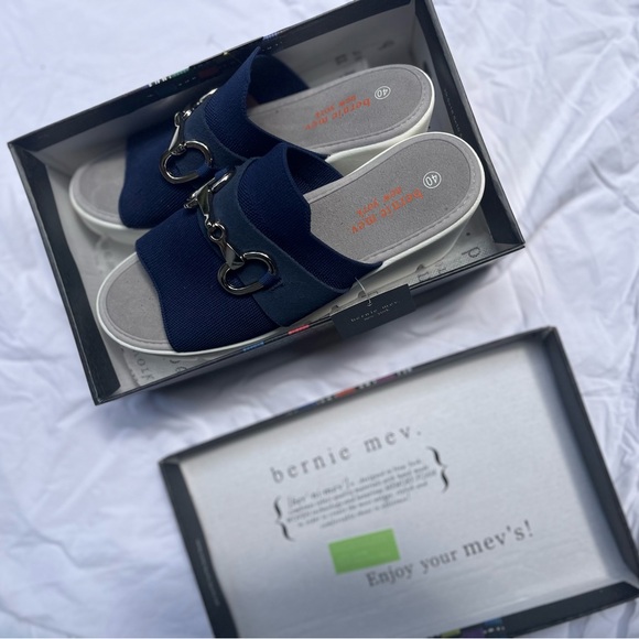 Bernie Mev Venti Buckle Sandal size 40 - Picture 2 of 3